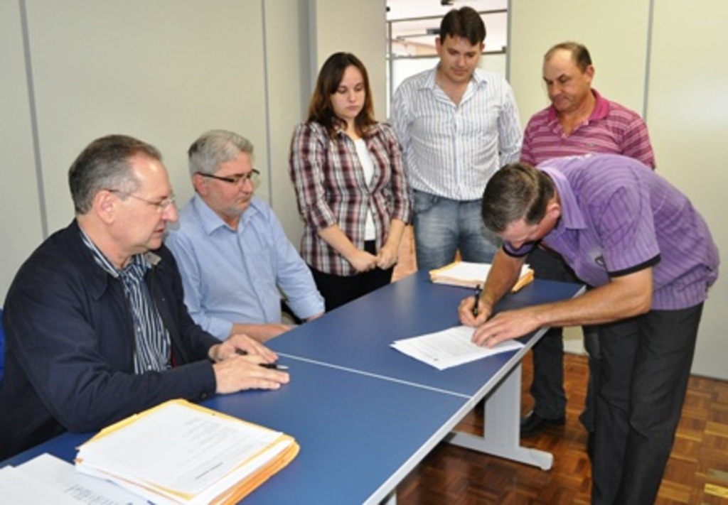 Divulgação - Assinaturas garantem o repasse de cerca de R$ 95 mil em recursos para entidades de São Miguel, Descanso e Guaraciaba