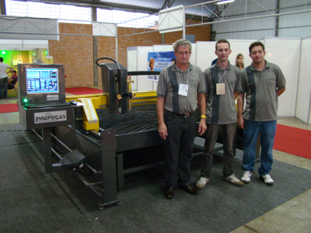 Folha do Oeste - Empresa aproveitou a oportunidade para apresentar e lançar máquina CNC para oxicorte