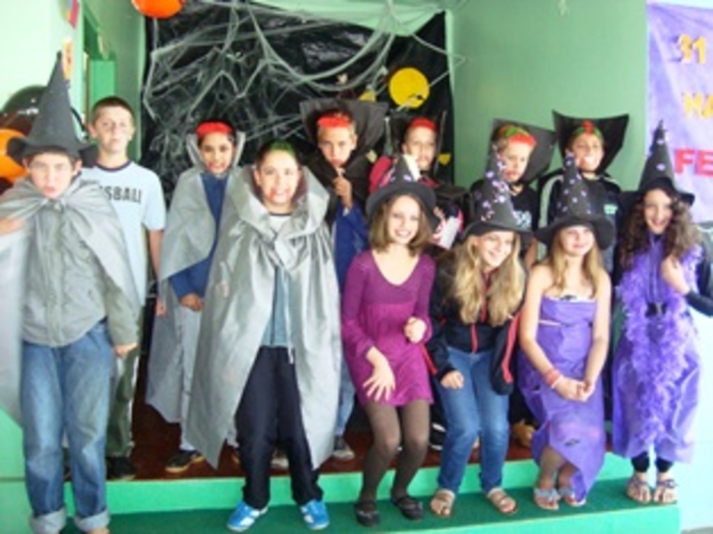 Folha do Oeste - Alunos entraram no clima do Halloween
