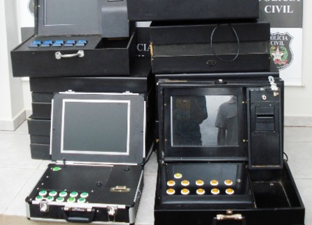 Divulgação Polícia Civil - Operação visa coibir a prática do jogo do bicho e o uso de máquinas caça-níqueis