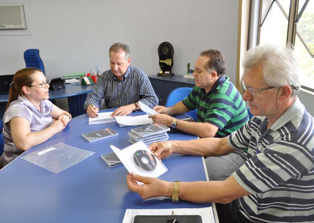 Divulgação - Na tarde desta quinta-feira, dia 20, foi assinado o contrato de comodato de bens