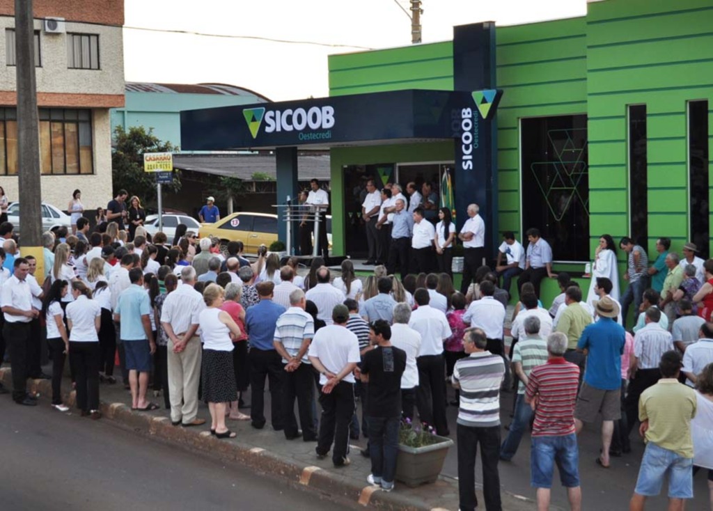 Divulgação - Autoridades e comunidade em geral acompanharam ato inaugural