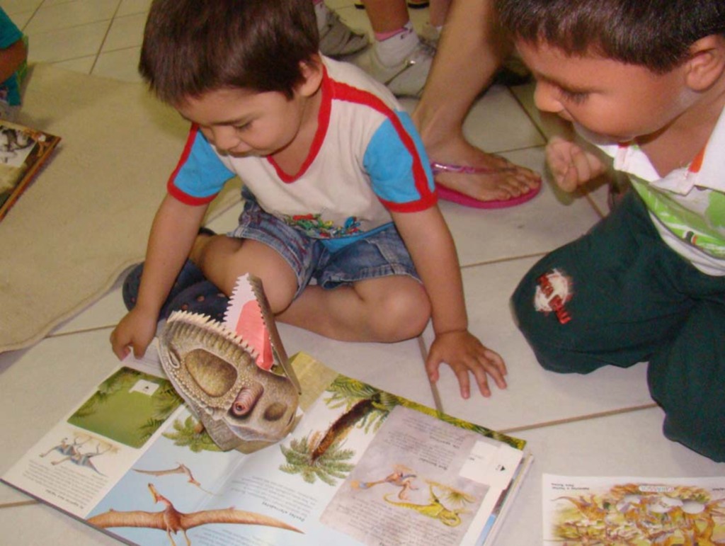 Assessoria Pref. - ?Contação de Histórias? ocorre na Biblioteca Municipal José de Alencar