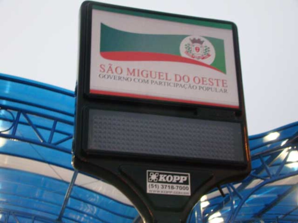 Folha do Oeste - Painel digital da Praça Walnir Bottaro Daniel não funciona