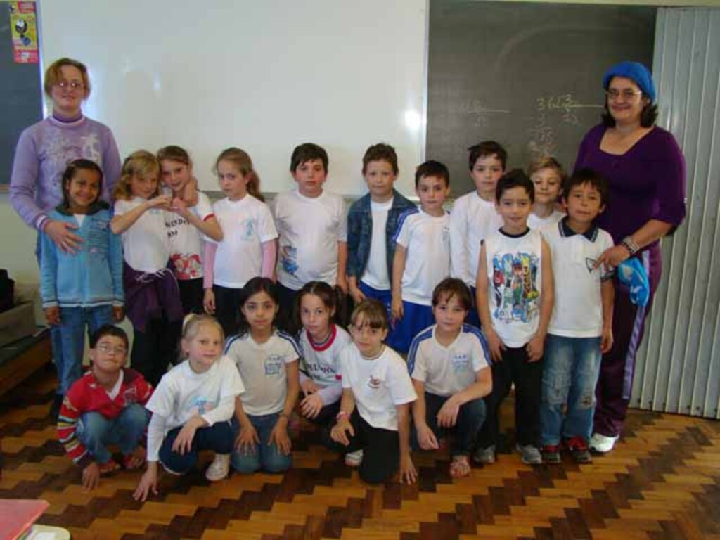 Folha do Oeste - Estudantes do 2º ano com as educadoras