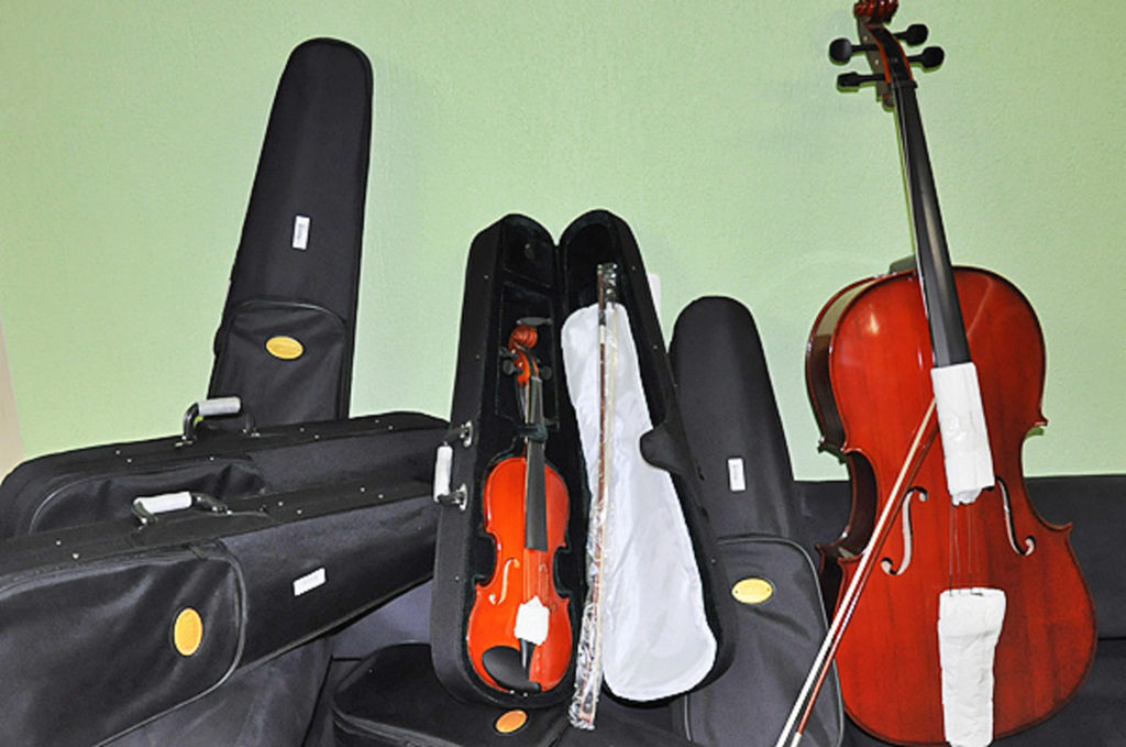 Banda Municipal recebe instrumentos e uniformes em SJCedro