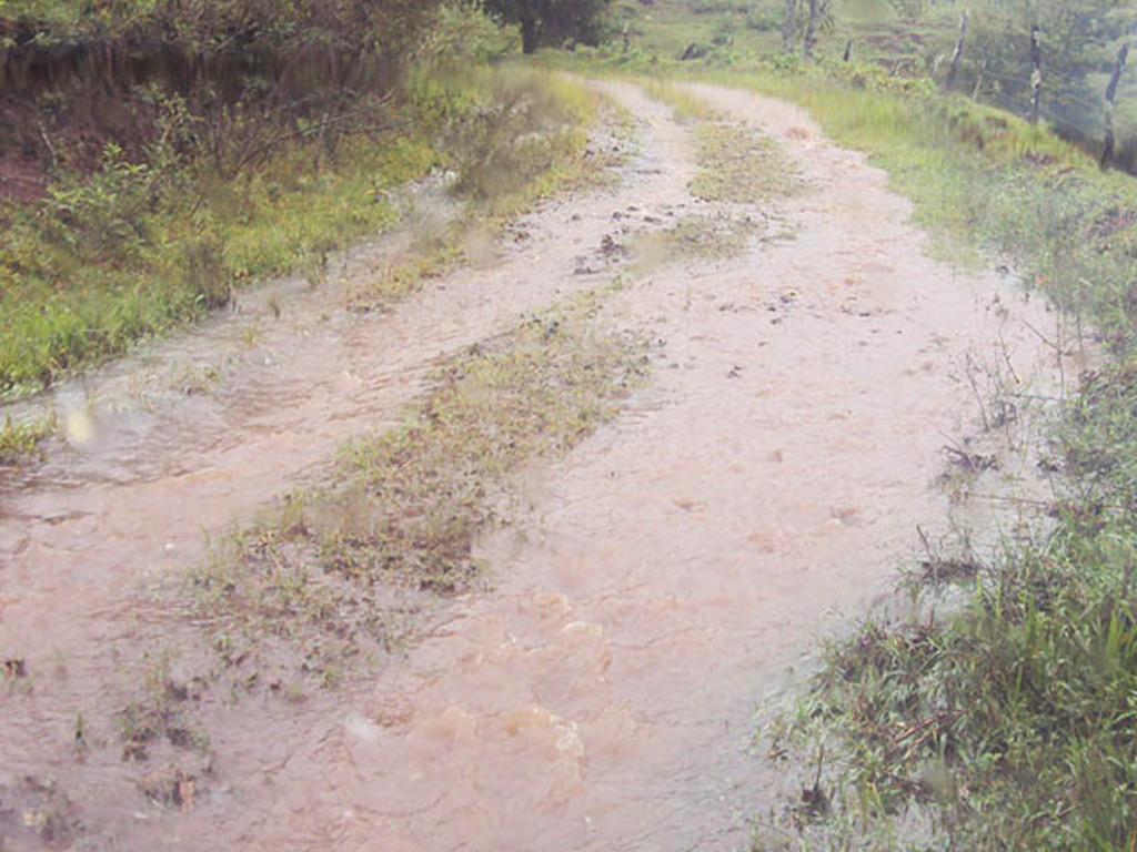 Mais de 300 km de  estradas sofrem estragos
