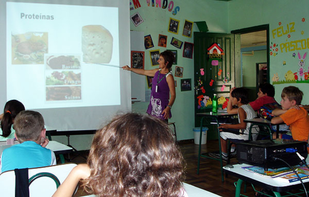 Alunos desenvolvem projeto sobre alimentos