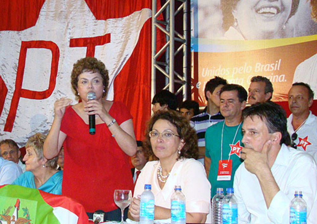 Dilma avalisa pré-candidaturas de Ideli e Vignatti
