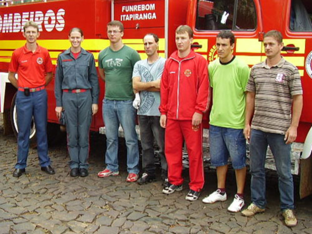 Bombeiros apresentam agentes da Defesa Civil de Itapiranga