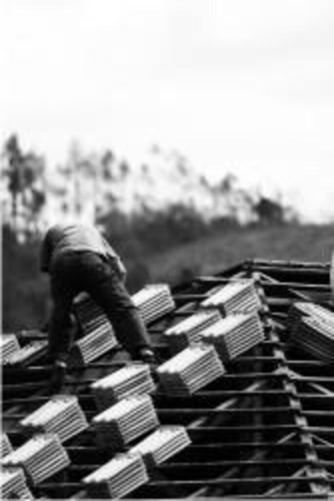 ENSAIO FOTOGRÁFICO - DIAS CINZAS (Marcas do que se foi). por A.C.