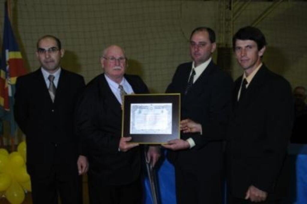 Sessão solene homenageia ex-professores