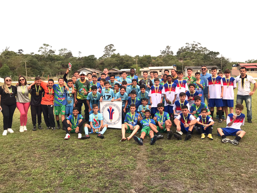 Garopaba é vice-campeã na etapa microrregional do Moleque Bom de Bola