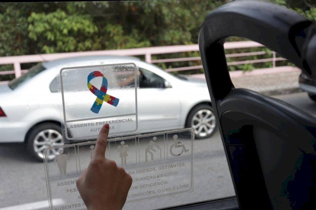 Blumenau garante espaços preferenciais para autistas e  demais pessoas com deficiência