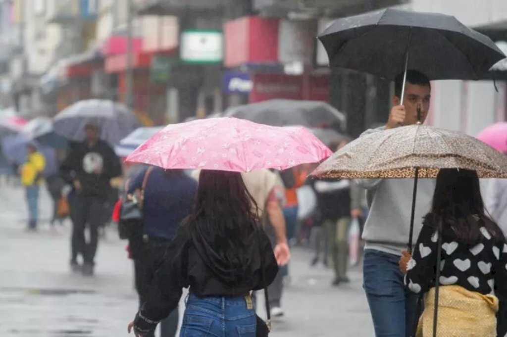 SC pode ter combo de chuva de 100 mm, ventania e granizo