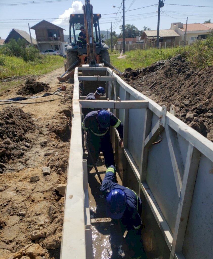 Obras da rede de esgoto chegam ao bairro Ubatuba, em São Francisco do Sul