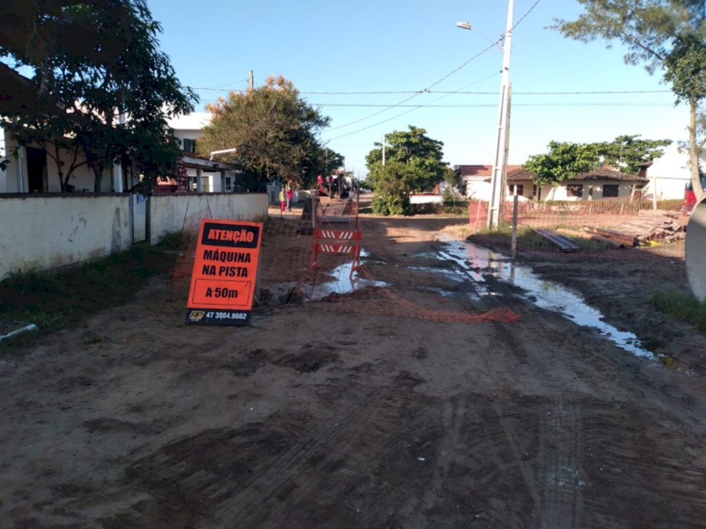 Obras da rede de esgoto em São Francisco do Sul concentradas nas Ruas Bahia, Manaus e Macapá