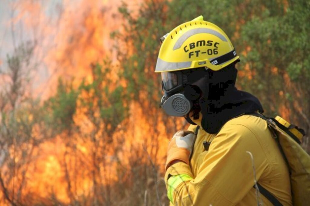 Bombeiros militares de SC se deslocam para combater incêndios no Mato Grosso do Sul