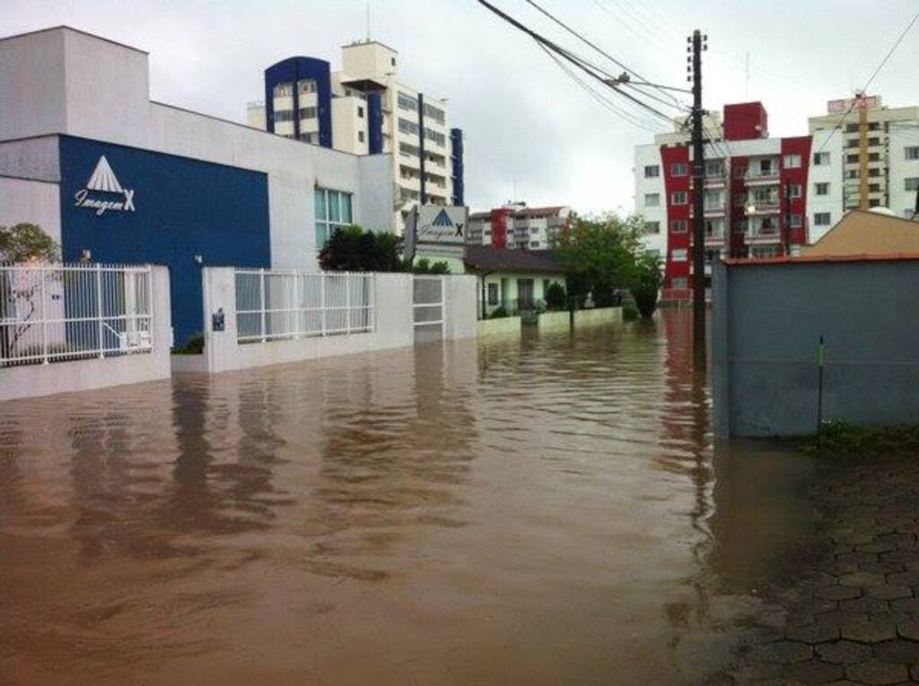 Divulgação - Alagamentos em diversas ruas de Joinville