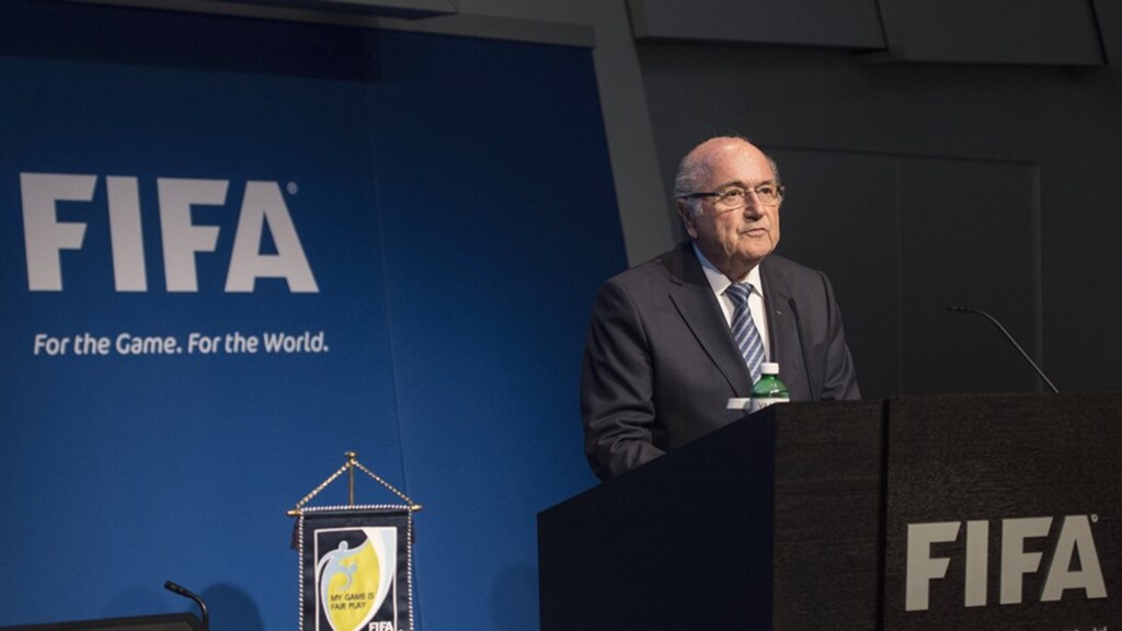 Blatter renuncia à presidência da Fifa e convoca nova eleição