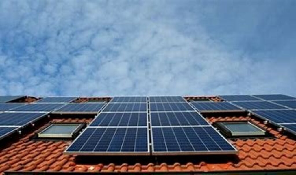 Pesquisa aponta que a redução com as despesas de energia é o principal motivo pelo interesse em energia solar fotovoltaica