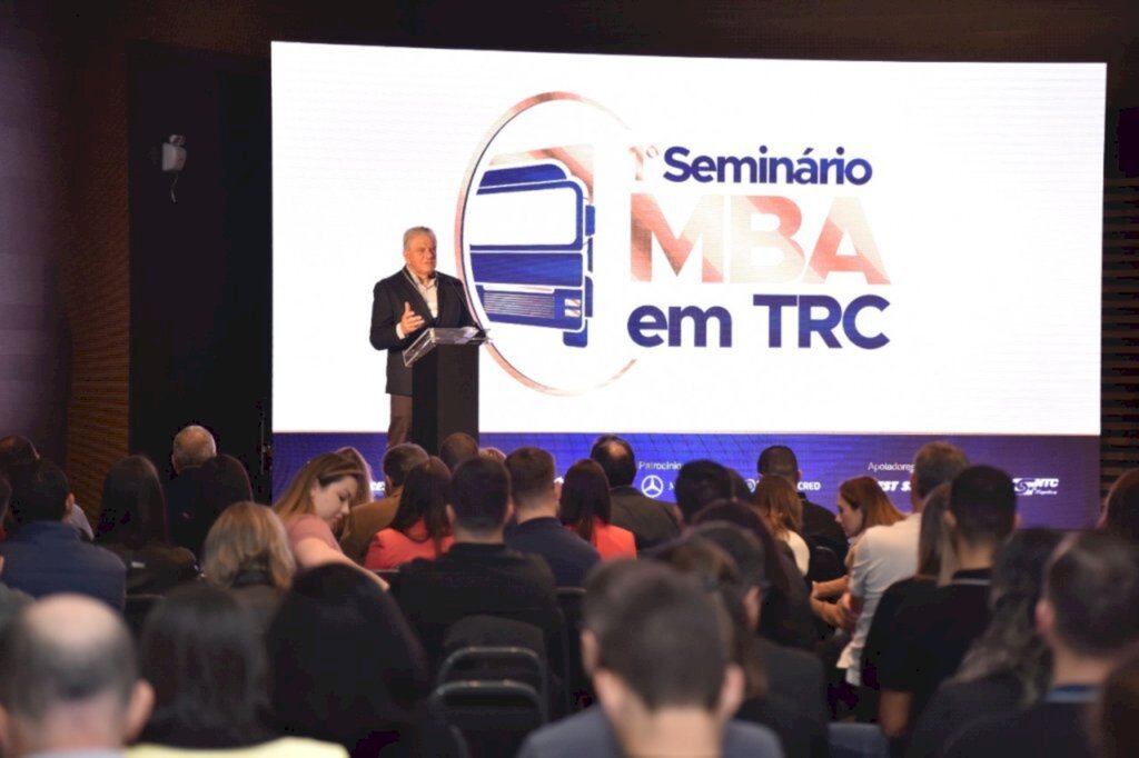 Transportadoras de Santa Catarina participam de seminário em Florianópolis