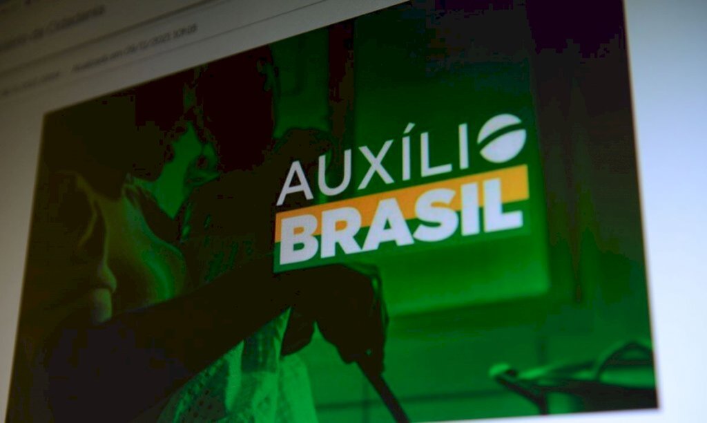 Auxílio Brasil: Caixa paga hoje famílias cadastradas com NIS final 3