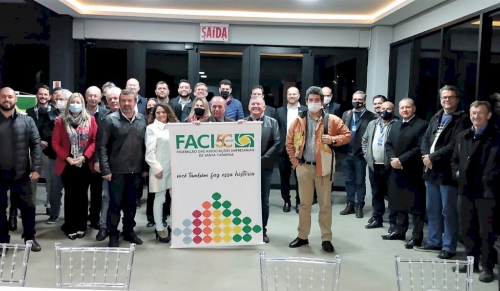 Empresários da Associação Empresarial de Araquari (Aciaa) participam da plenária regional da Facisc