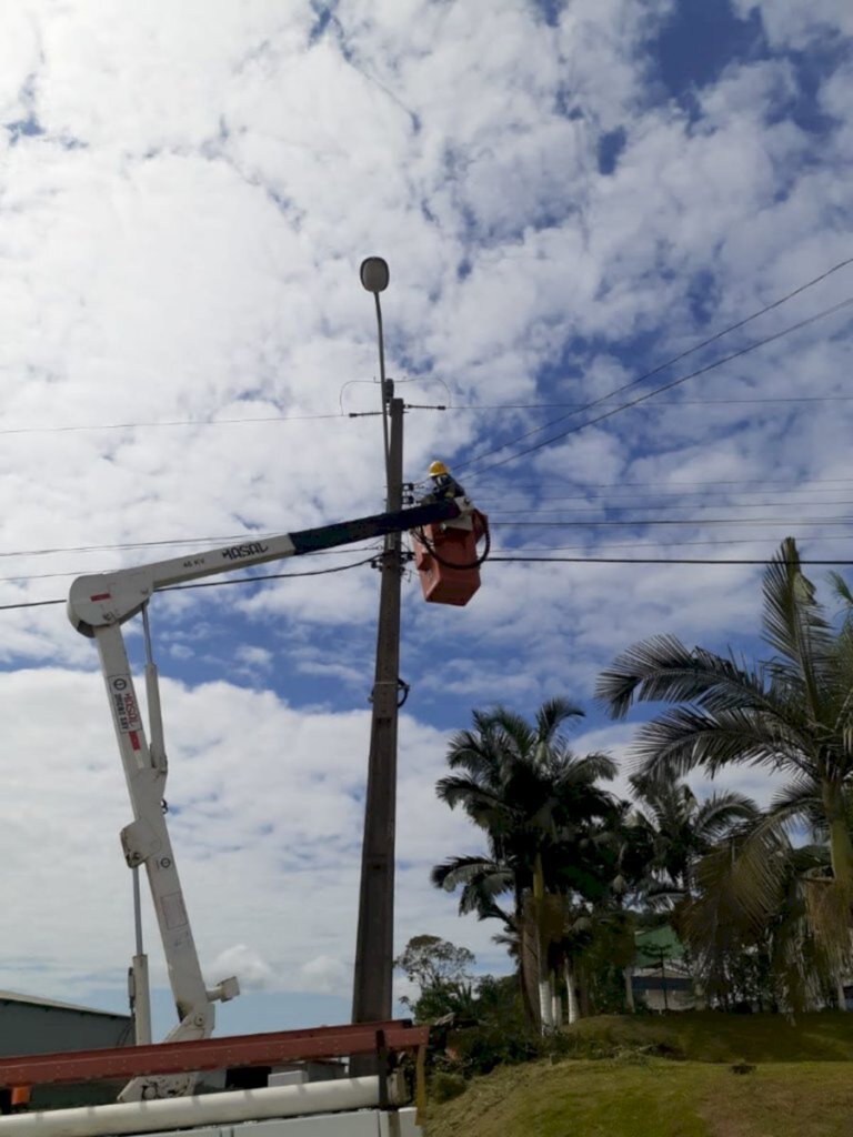 Avenida no Ubatuba em SFS recebe iluminação pública com LED