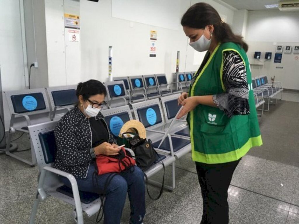 Santur coordena pesquisa no aeroporto de Joinville sobre o perfil do turista que visita o estado