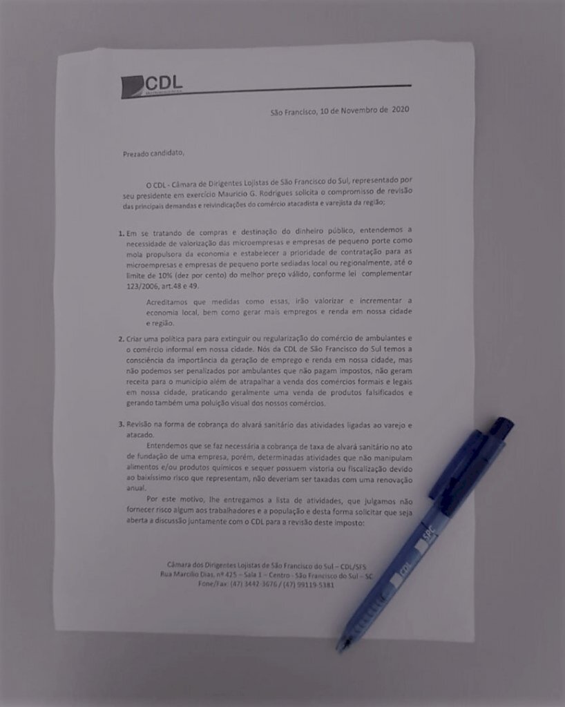 Demandas da CDL e ACISFS entregues aos candidatos a prefeito.