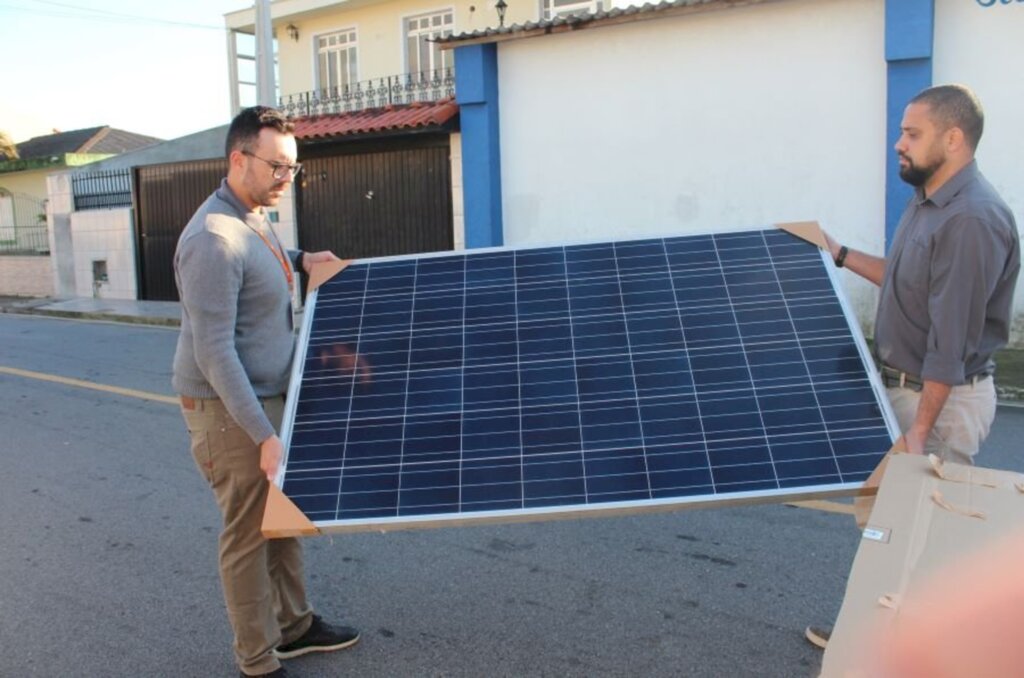 Celesc beneficia eletrodependentes com kit de energia solar