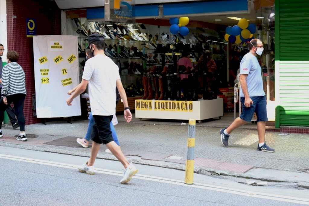 Intenção de consumo dos catarinenses cai pelo quinto mês consecutivo