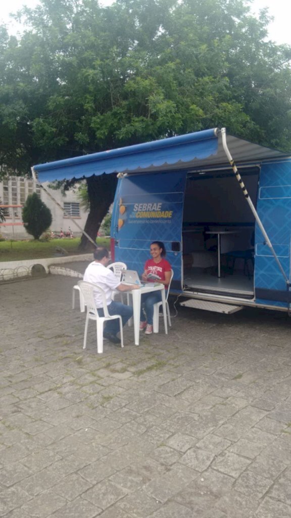 Unidade móvel do Sebrae realiza atendimentos em São Francisco do Sul