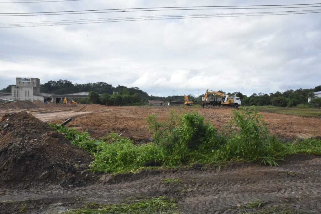 Município entrega alvará de construção para rede de supermercados Koch