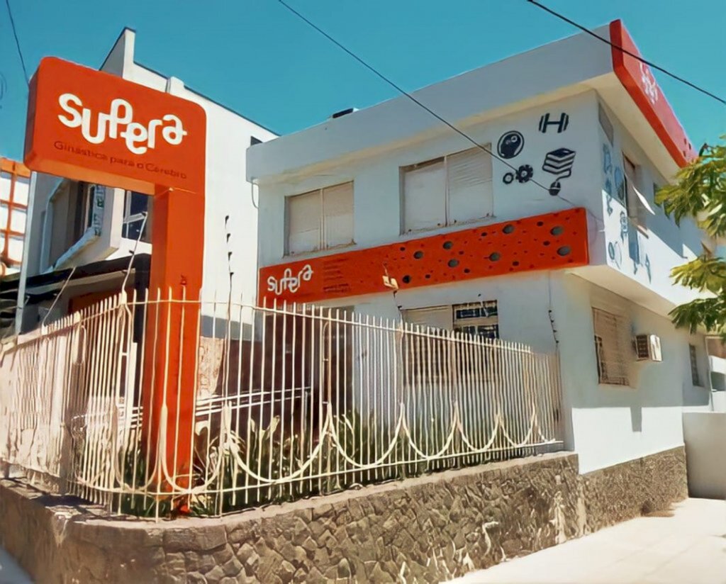  - São mais de 300 unidades no país. Em Santa Maria, escola fica na Rua Benjamin Constant, 1153