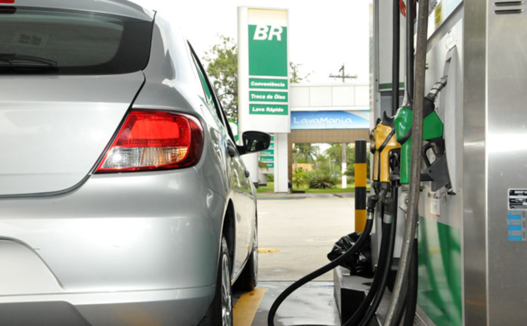 Petrobras comunica reajuste de 6% no preço da gasolina e 4% no óleo diesel