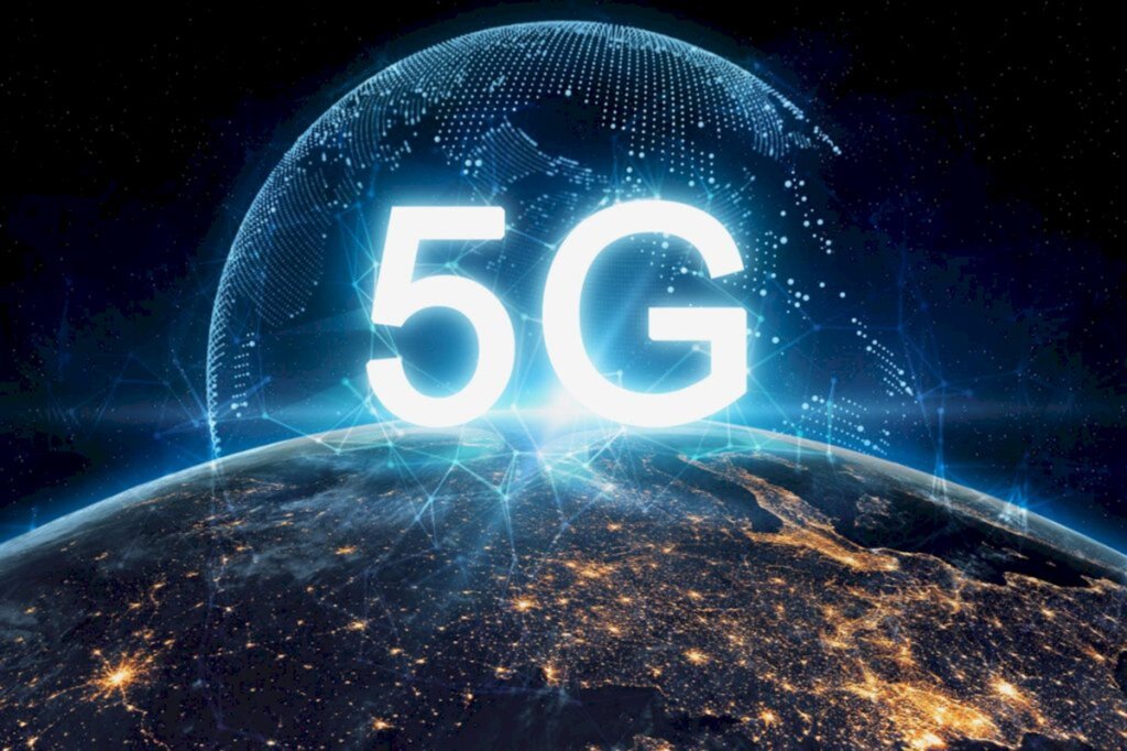 Presidente Jair Bolsonaro e ministro das Comunicações oficializam concessão do 5G