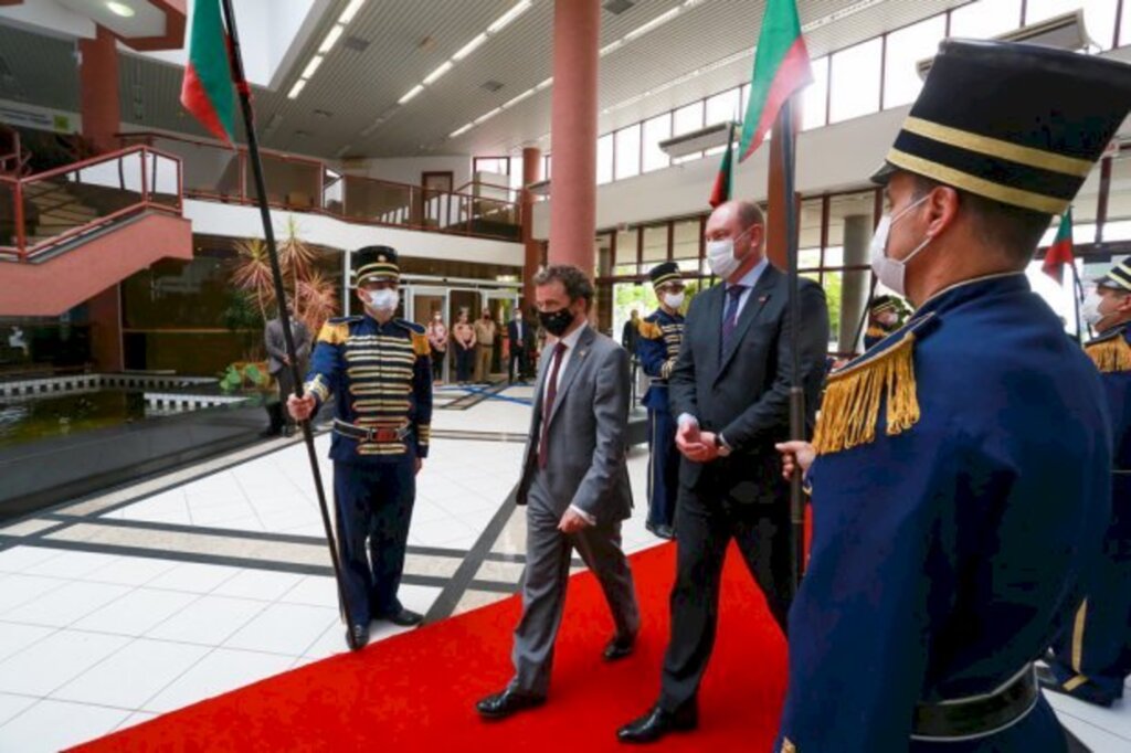 Governador em exercício Mauro de Nadal recebe embaixador da Bélgica no Brasil