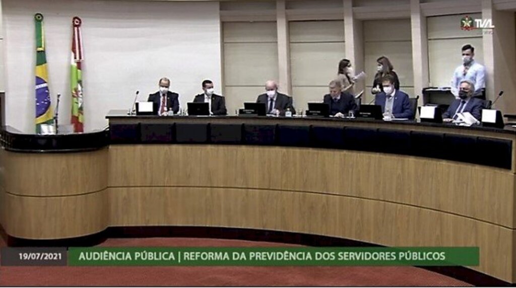 Previdência: Servidores criticam falta de gestão histórica do Estado e cobrança abusiva de pequenos salários