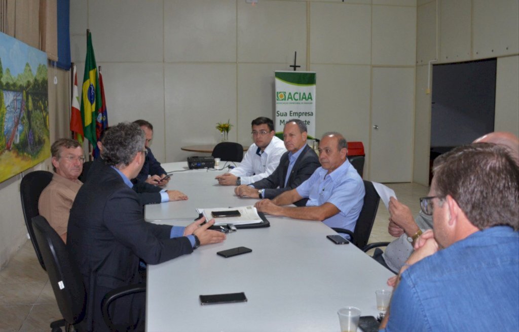 Reunião com secretário estadual Lucas Esmeraldino na Aciaa pautou BR 280, Celesc, Polícia Civil e Militar