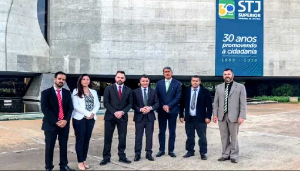 Prefeito participa de comitiva para tratar da retomada das obras na Costa do Encanto