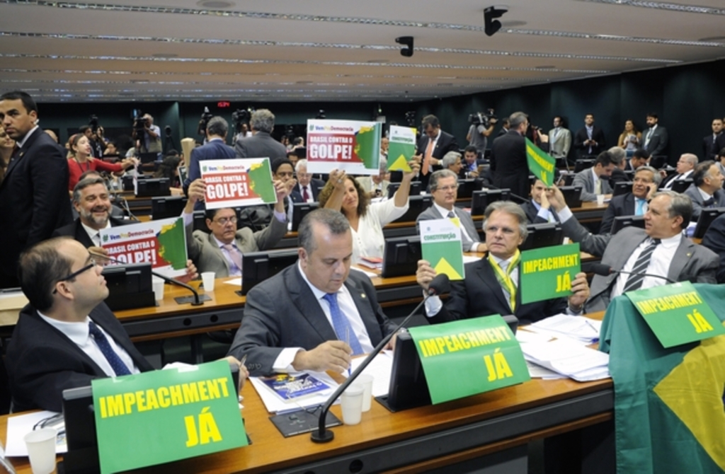 Governo e oposição tentam captar aliados para votação do impeachment no plenário