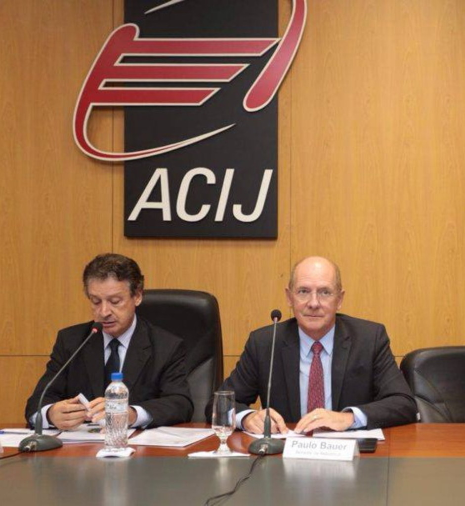 Senador Paulo Bauer apresenta suas atividades parlamentares na ACIJ