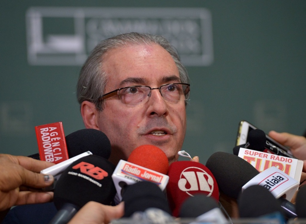 Cunha ameaça deflagrar impeachment de Dilma