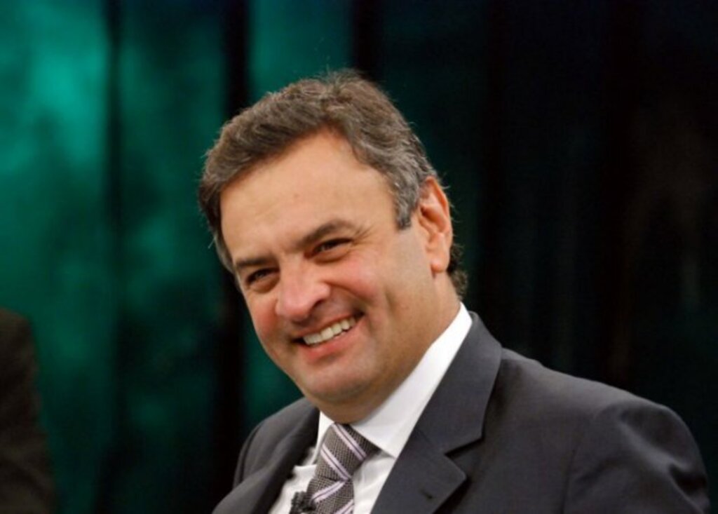 Aécio Neves é sabatinado por Janot