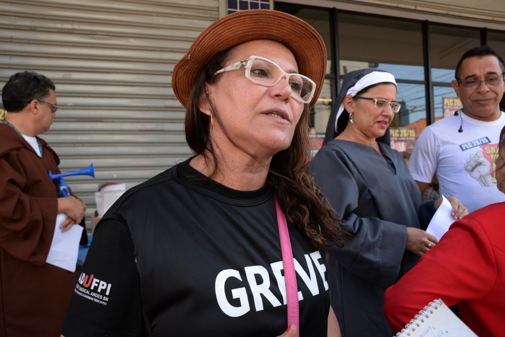 Servidores do Judiciário fazem manifestação em Brasília por aumento de salário