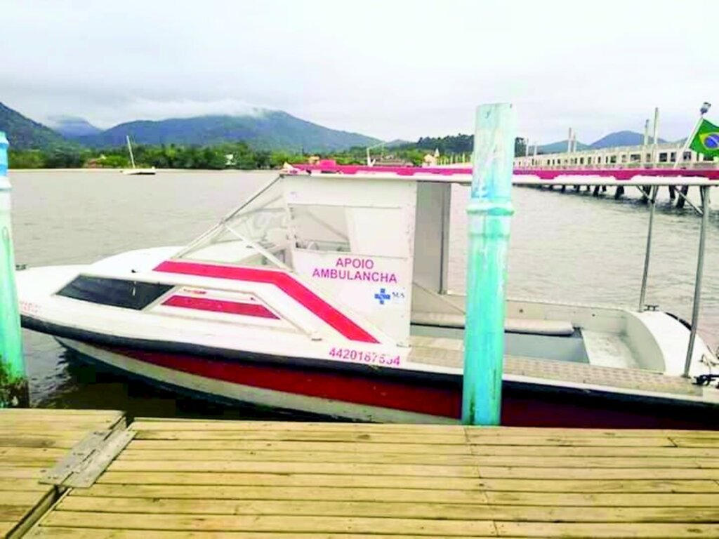 Bombeiros de SFS impedem atracação da Ambulancha nos píeres da ilha, pacientes da Vila da Glória vão para Itapoá