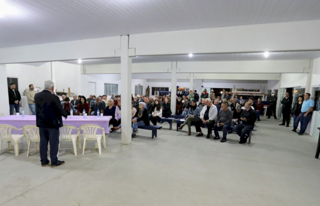 Moradores de Ubatuba, Forte e Itaguaçu de SFS participam de reunião com Prefeito sobre  diversas ações que estão programadas