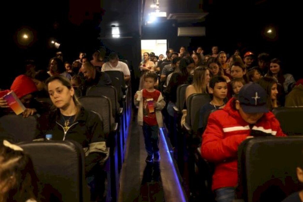 A ArcelorMittal Vega apresenta o projeto RodoCine em São Francisco do Sul que leva uma sala de cinema para quatro bairros da cidade.